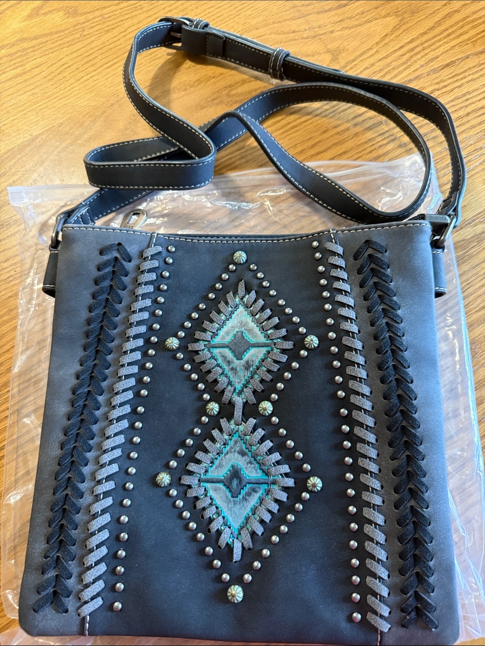MontanaWest NEW Black Embroidered Concealed Carry Crossbody with Turquoise Accts